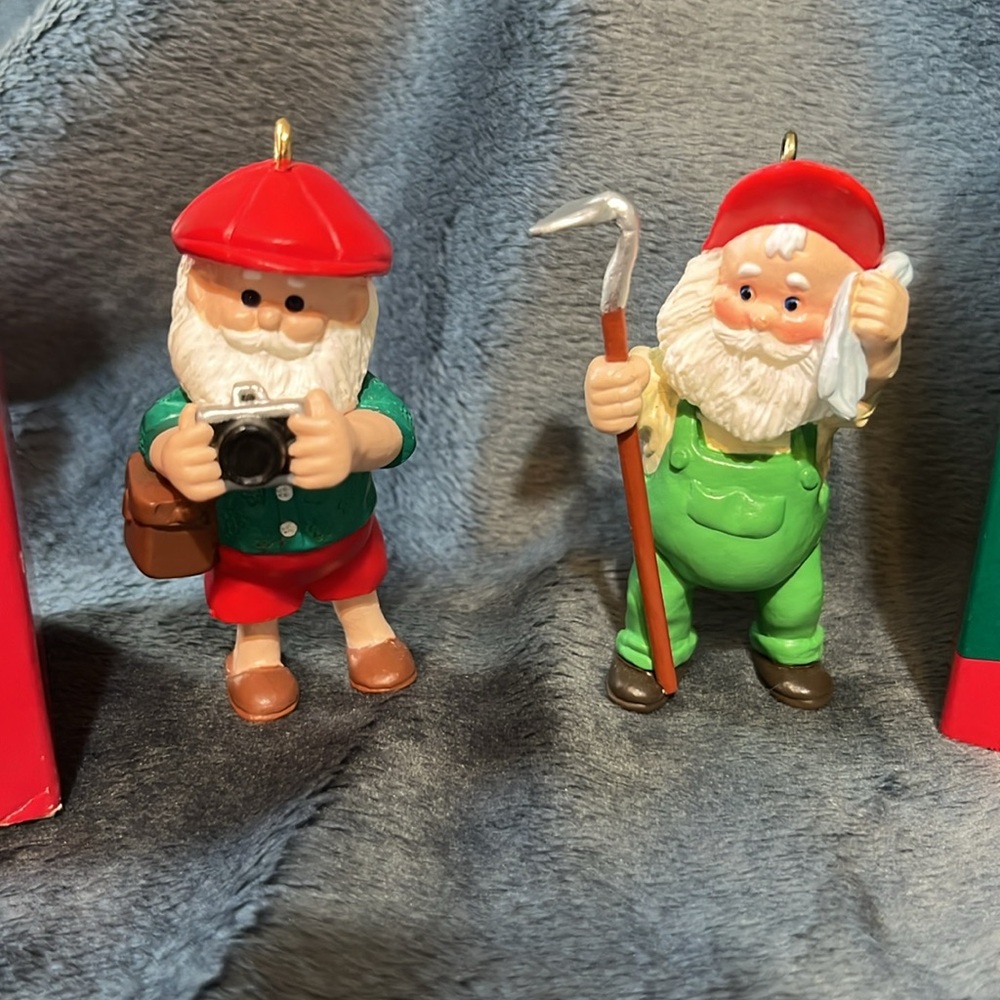 VINTAGE HALLMARK KEEPSAKE ORNAMENTS SET OF 2. ‘89 & ‘88.